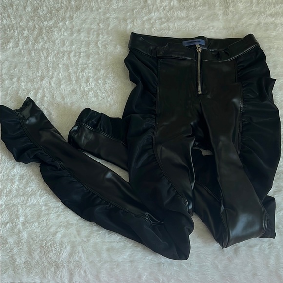 MANIÈRE De Voir Black Faux Leather Pants sz 2 - Picture 1 of 3